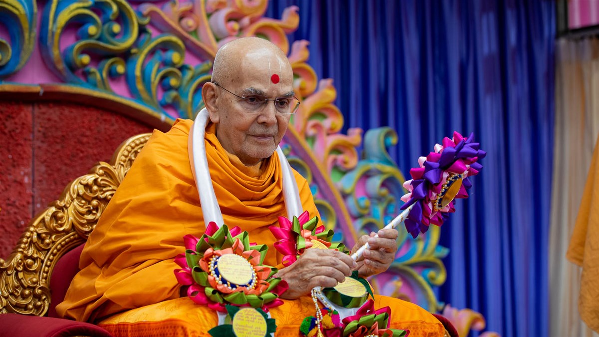 December Hh Mahant Swami Maharaj S Vicharan Atladara