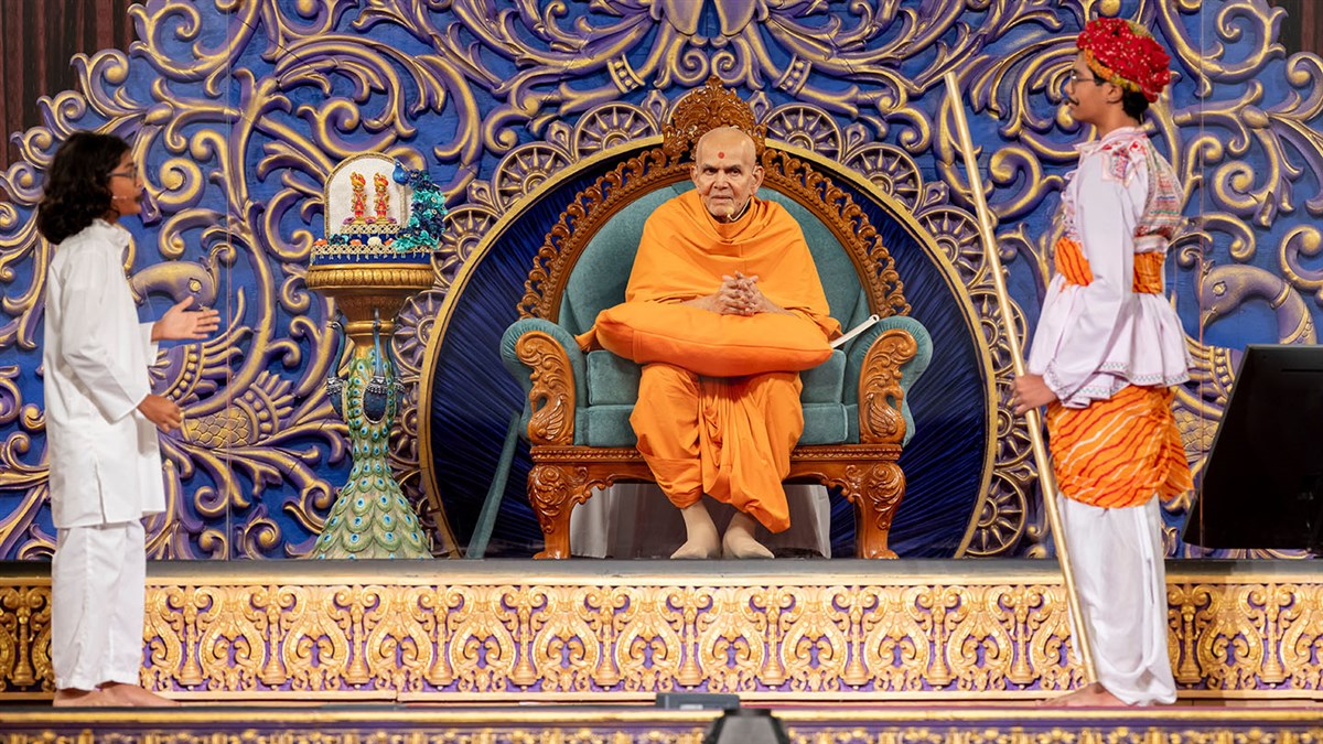 August Hh Mahant Swami Maharaj S Vicharan Robbinsville Nj Usa