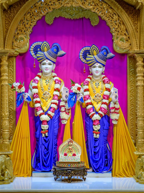 BAPS Shri Swaminarayan Mandir - Edison - Murti Darshan