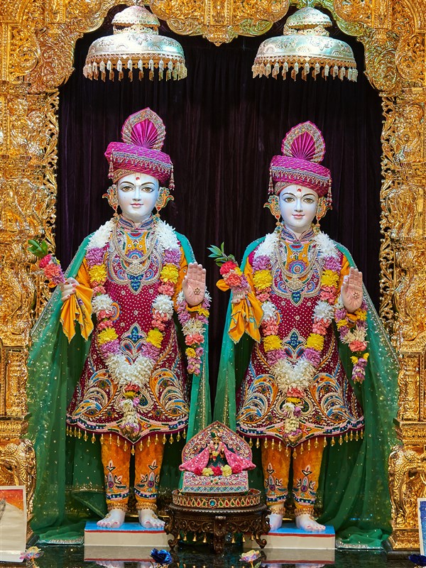 BAPS Shri Swaminarayan Mandir - Edison - Murti Darshan