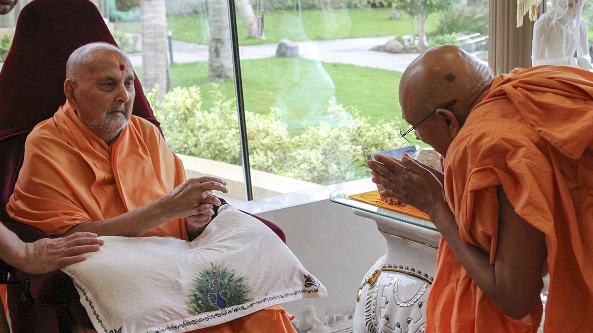 23 June 2015 - HH Pramukh Swami Maharaj's Vicharan, Sarangpur, India