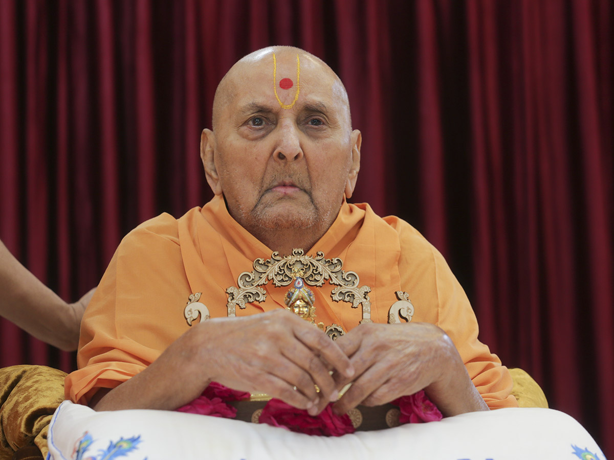 26 March 2016 - HH Pramukh Swami Maharaj's Vicharan, Sarangpur, India