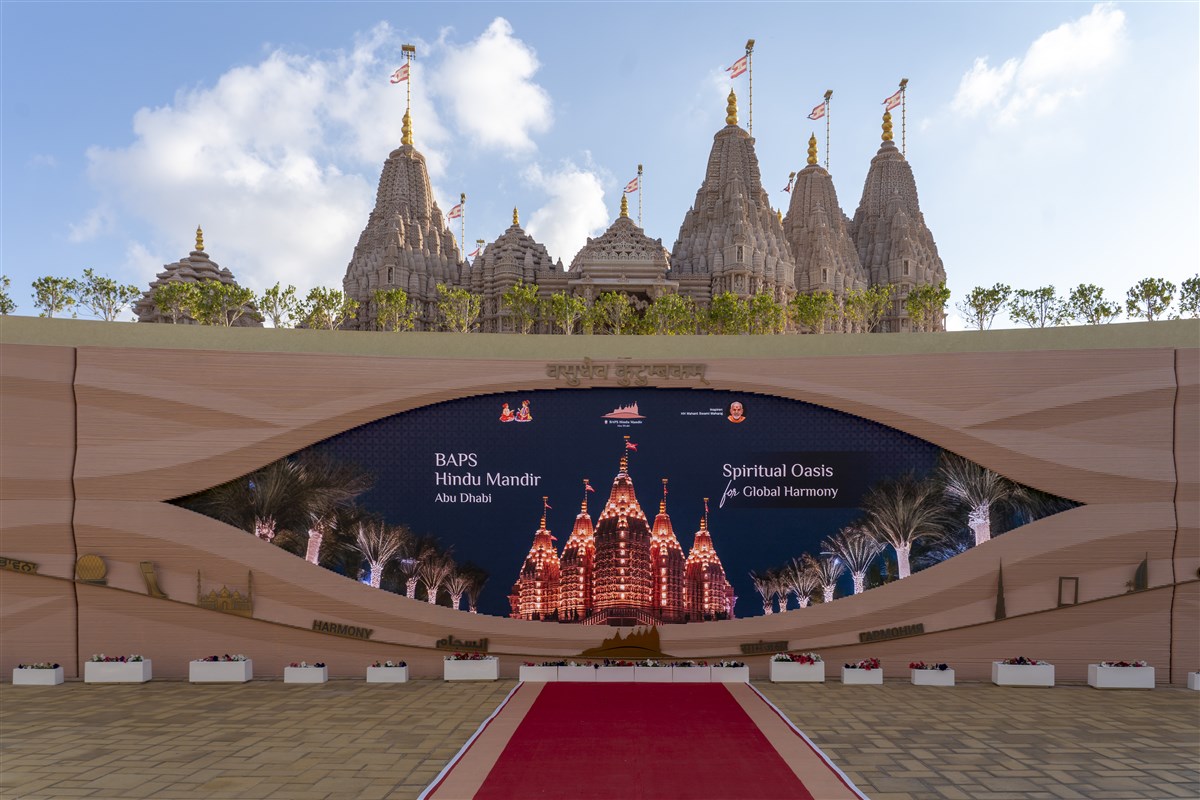 BAPS Hindu Mandir Welcomes Defence Attachés of Over 20 Nations