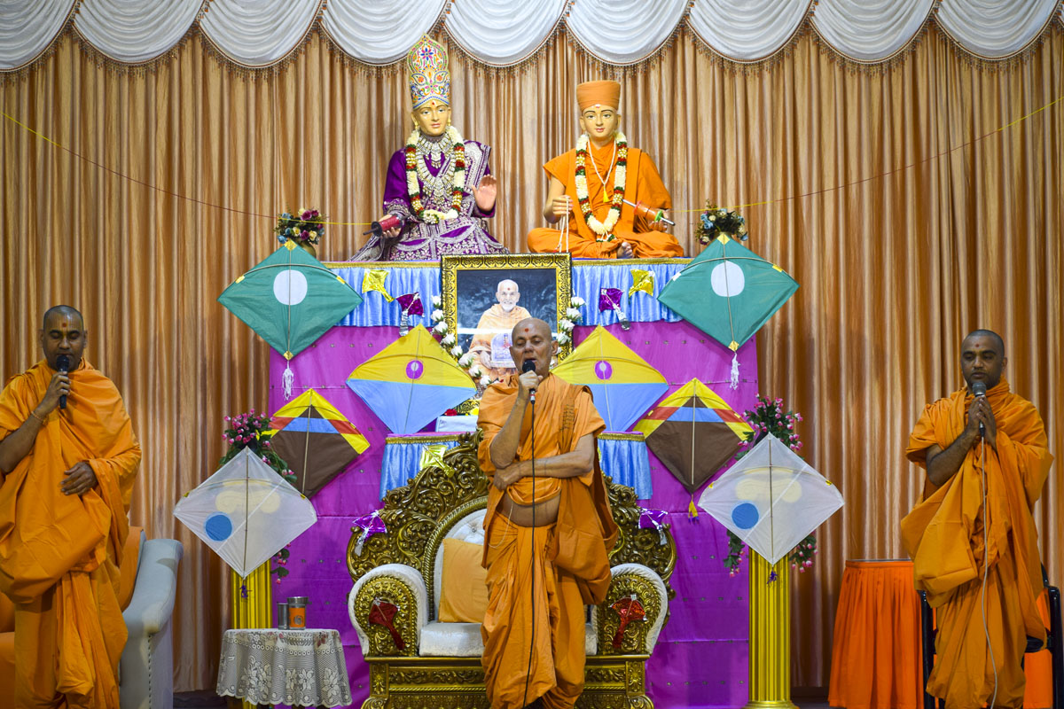 Satsang Vicharan by Pujya Viveksagar Swami