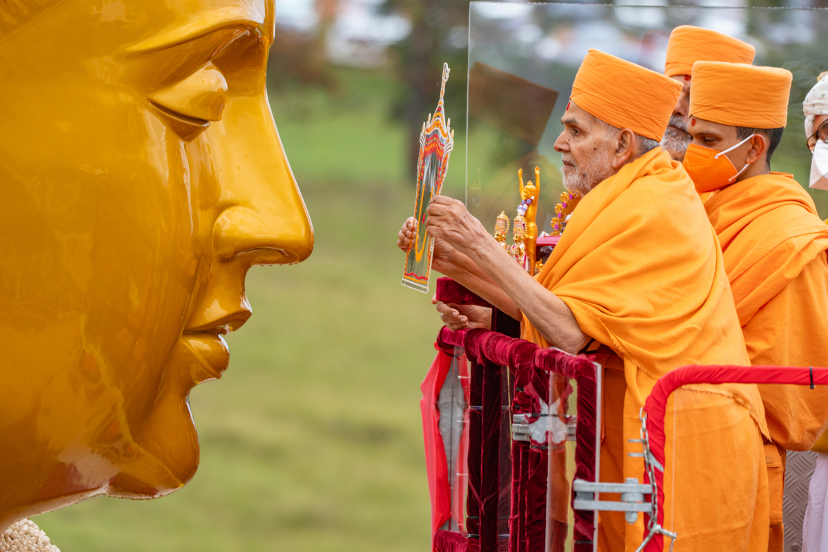 Tapomurti Shri Nilkanth Varni Murti-Pratishtha