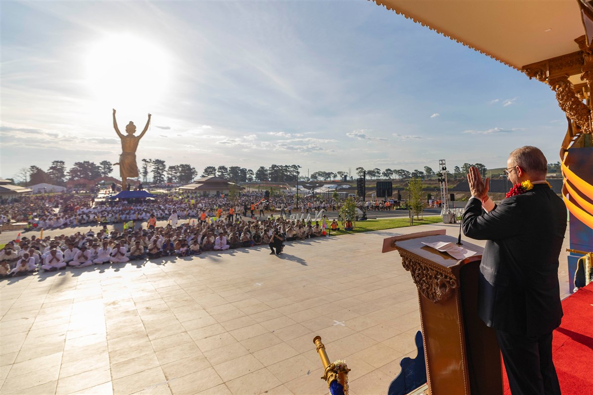 Australian Prime Minister Welcomes Mahant Swami Maharaj