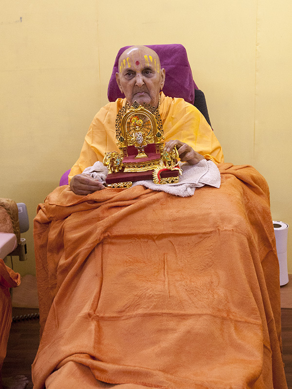 Pushpadolotsav Celebration with Pramukh Swami Maharaj, Sarangpur, India