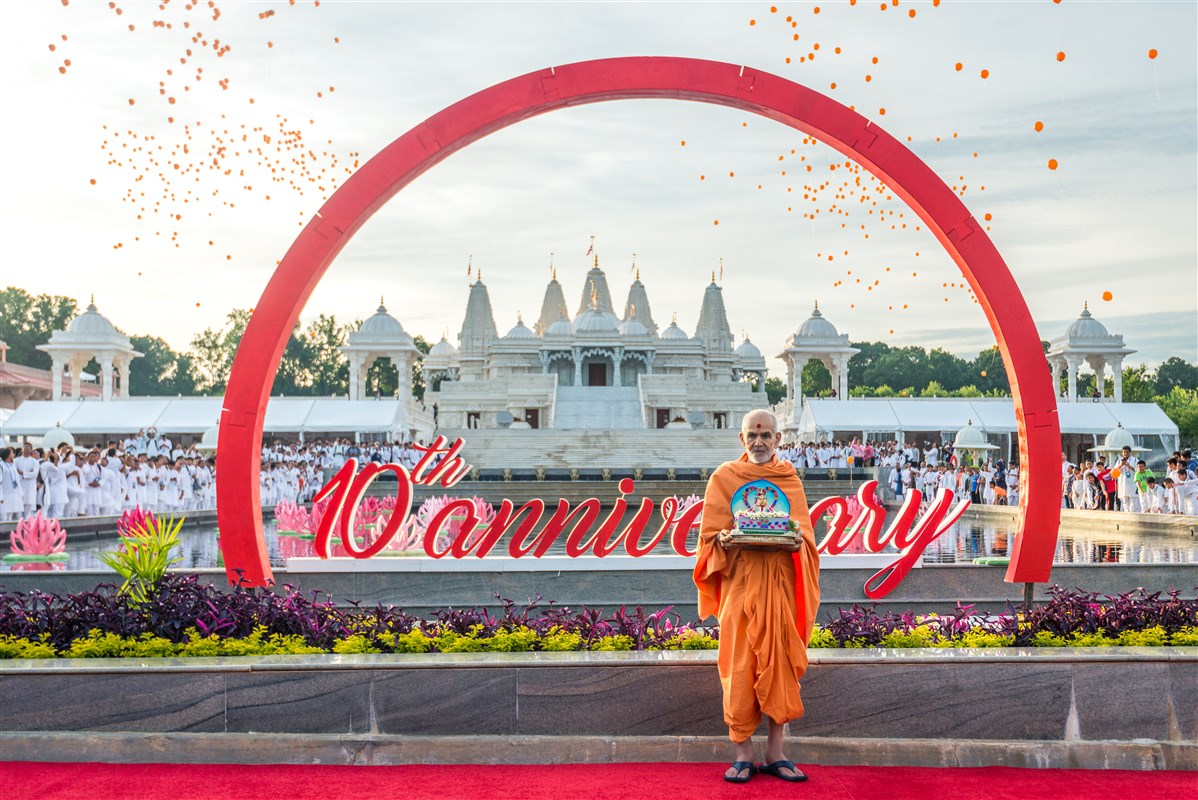 His Holiness Mahant Swami Maharaj visits BAPS Shri Swaminarayan Mandir ...